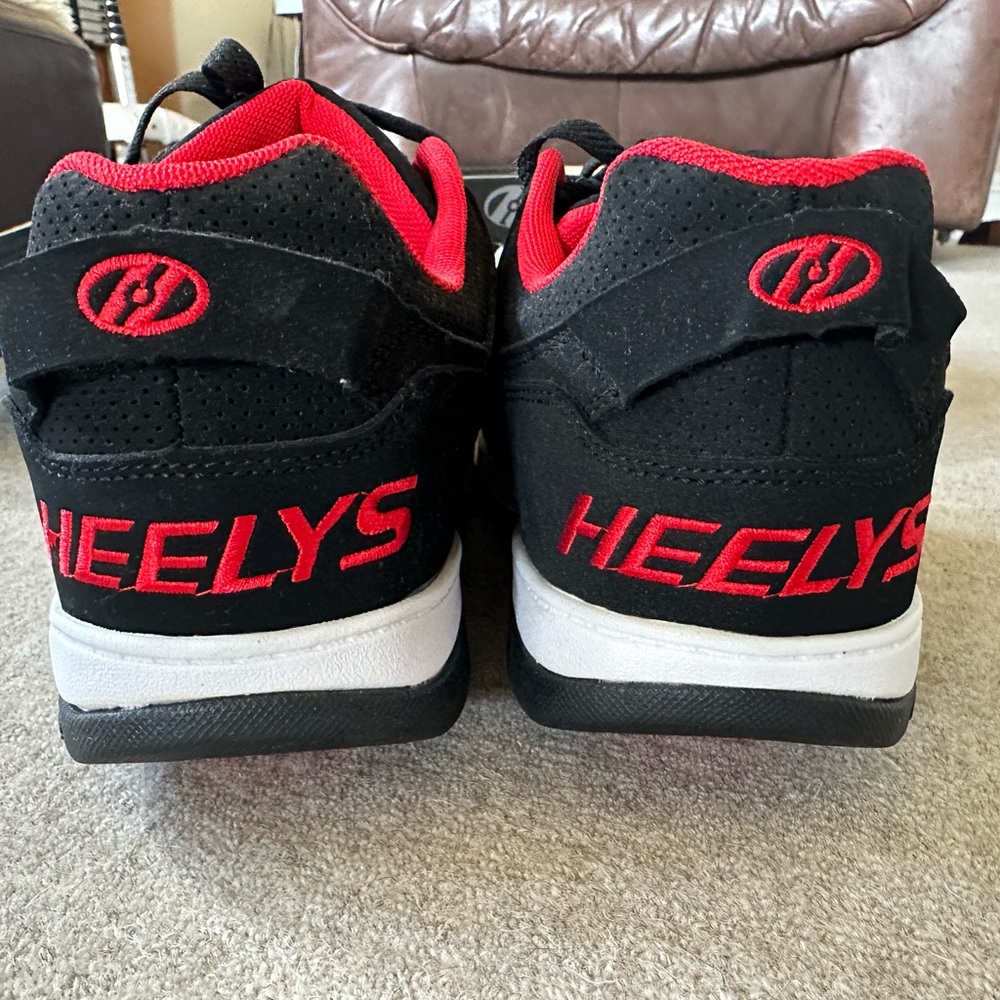 Heelys Unisex Black and Red Skate Shoes NEW IN BOX